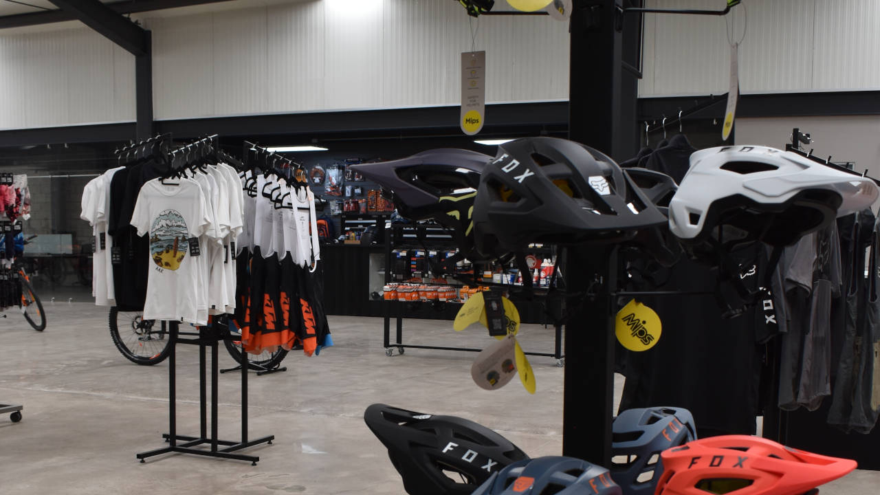 KTM Bikes y tu protección: Cómo elegir tu casco MTB adecuado